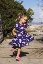 Sukienka z falbanami Fioletowy Delfin - obrazek 3