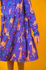 Sukienka A-line na długi rękaw Fioletowa Żyrafa - obrazek 8