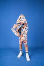 Bluza z kapturem na zamek Brzoskwiniowy Delfin - obrazek 2