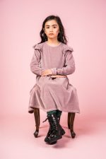 Welurowa sukienka z długim rękawem Brudny Róż - obrazek 2