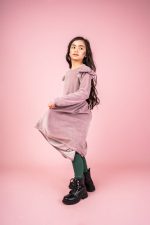 Welurowa sukienka z długim rękawem Brudny Róż - obrazek 6