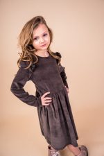 Welurowa sukienka z długim rękawem Czekoladowa - obrazek 6