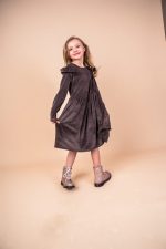 Welurowa sukienka z długim rękawem Czekoladowa - obrazek 9