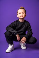 Bluza bez kaptura Czarna Basic - obrazek 2